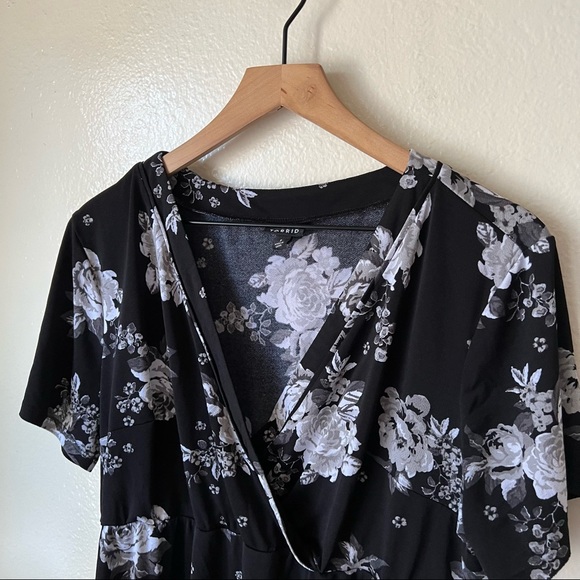 Torrid | Floral Crepe Peplum Blouse - Picture 2 of 6